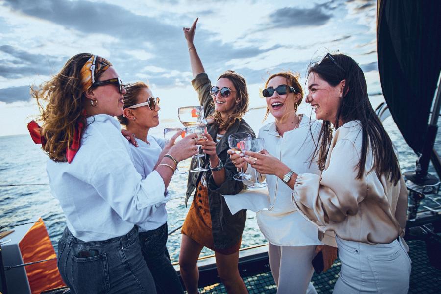 Equipe entreprise détente cocktails Catamaran Lucile sorties en mer