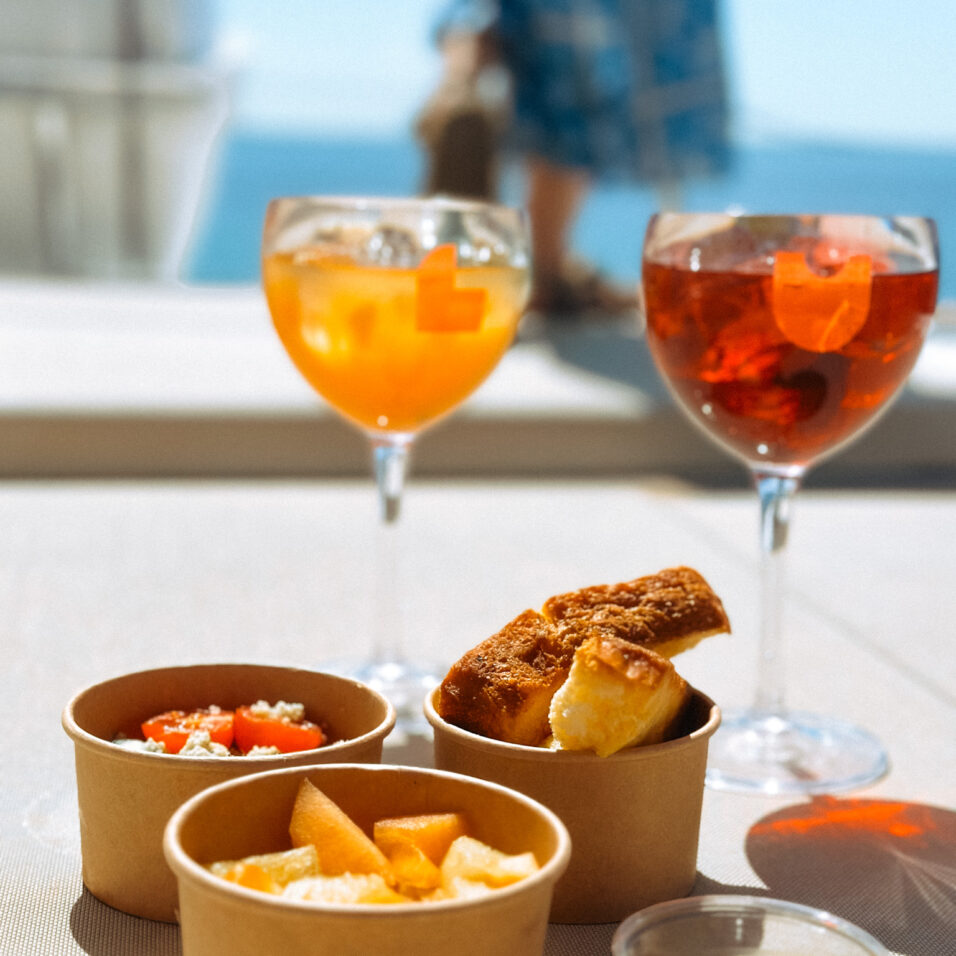 Cocktails nourriture repas eat food Catamaran Lucile sorties en mer à la Grande Motte