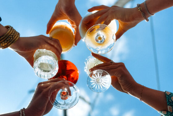 Cocktails Toast Open Bar sur le Catamaran Lucile lors de votre soirée d'entreprise en France