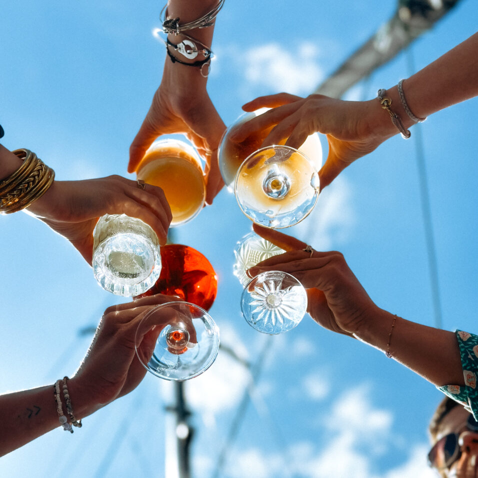 Cocktails Toast Open Bar sur le Catamaran Lucile lors de votre soirée d'entreprise en France
