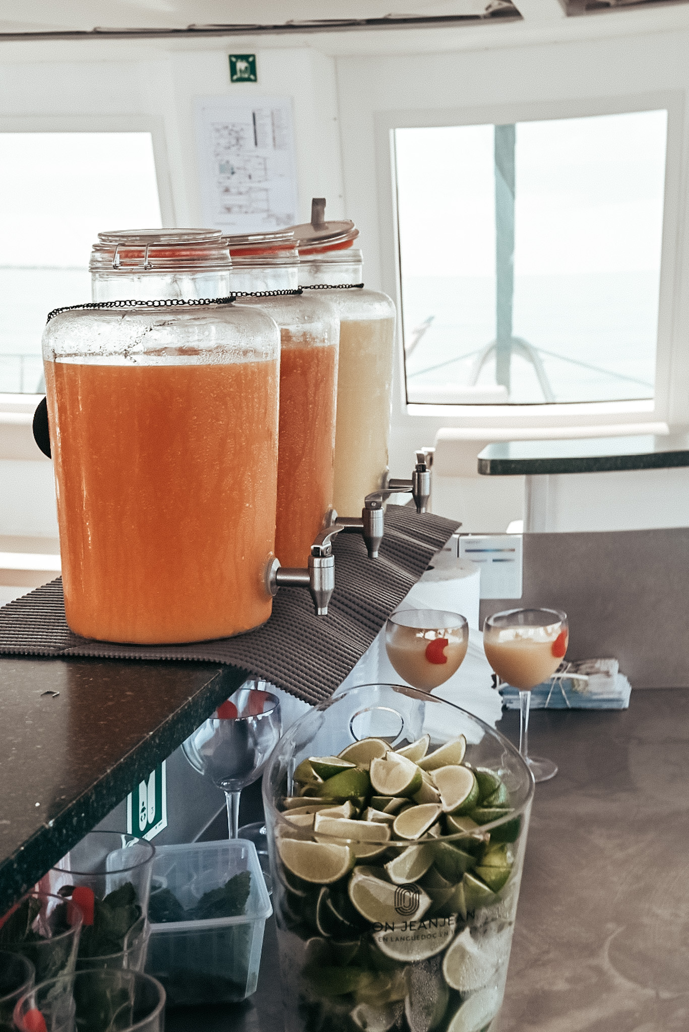 Lucile expérience cocktails punch Catamaran Lucile sorties en mer à la Grande Motte