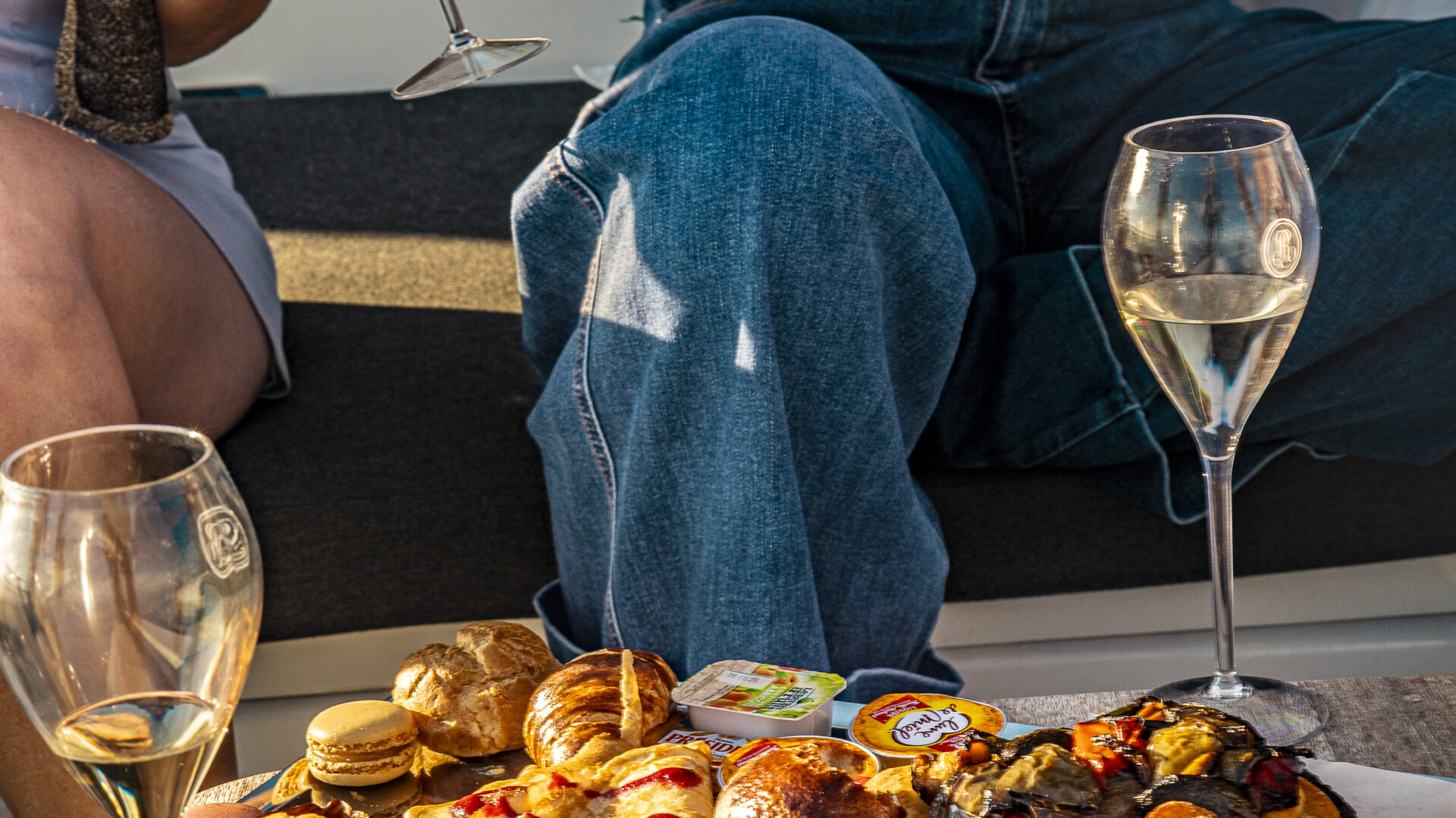 Brunch premium la grande motte sur un catamaran