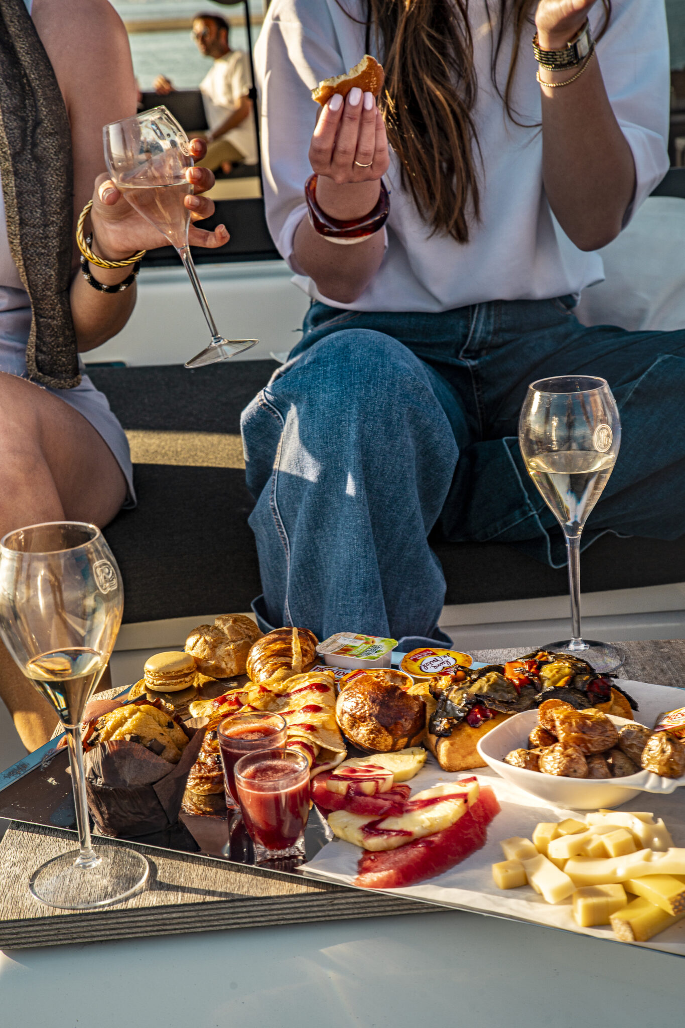Brunch premium la grande motte sur un catamaran